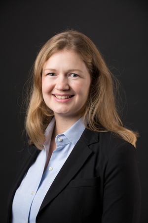 008-20161221-Signy Whitt Headshots-056-Favourites